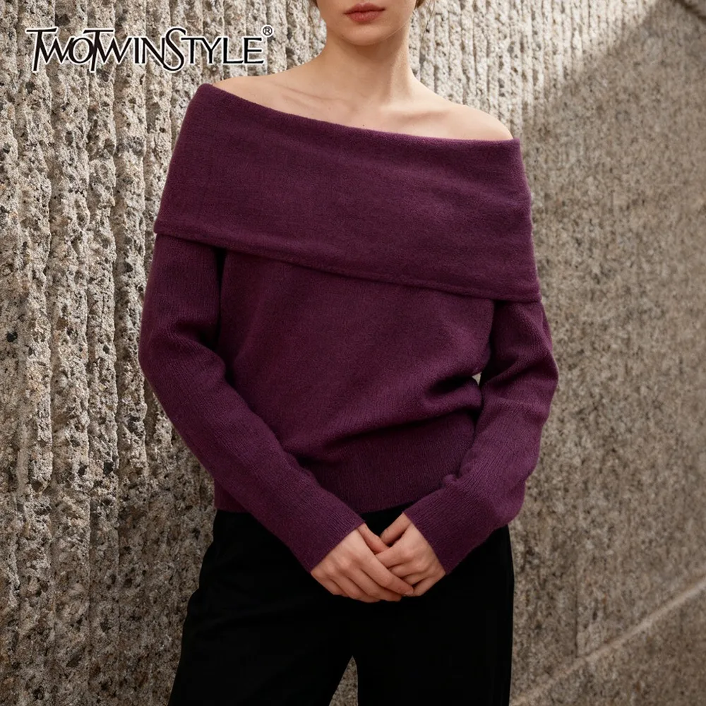 

TWOTWINSTYLE базовый темпераментный однотонный свитер для женщин с разрезом на шее и длинными рукавами для похудения, элегантный винтажный вязаный топ, женский новый