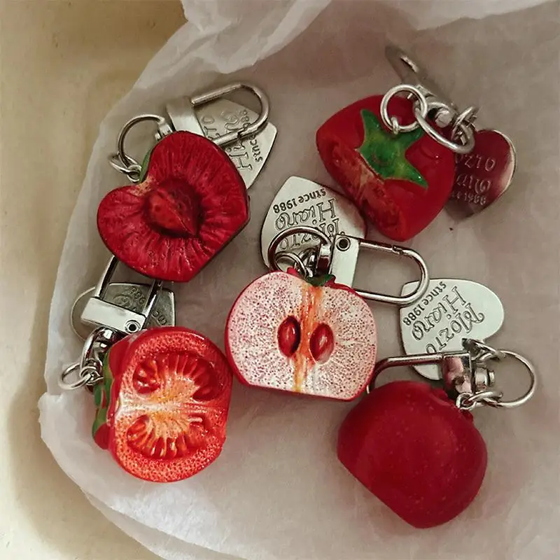 Lebendiger 3D Roter Tomaten-Schlüsselanhänger, Leichter Harz-Fruchtanhänger, Mini-Anhänger für Handyhülle, Handtasche, Geschenk für Mädchen – Detail 4