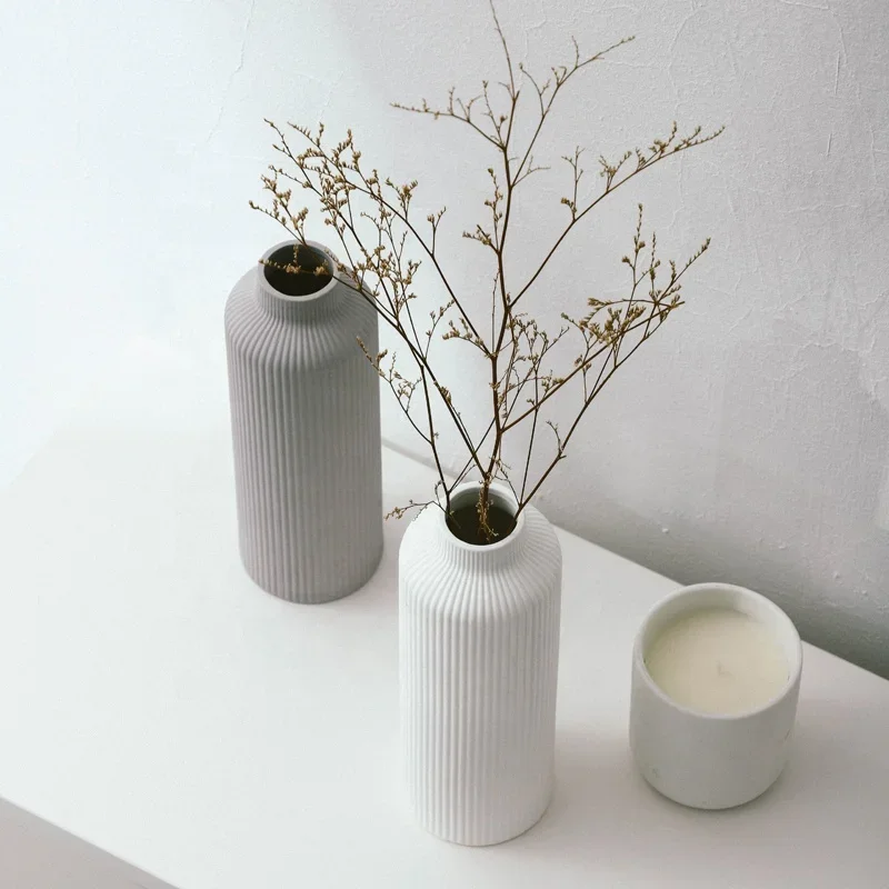 YBH Nordic Modern Porcelain Decorative Vase Embossed Unique Ceramic Flower Vase for Home Decor