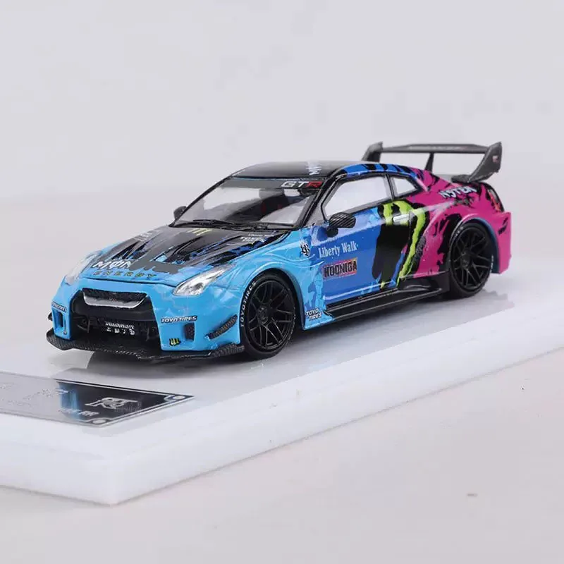 

Модель автомобиля GTR R35 RR из литого сплава в масштабе 1:64 с фигурками, праздничная декорированная версия, подарки на праздники, игрушки, сувениры