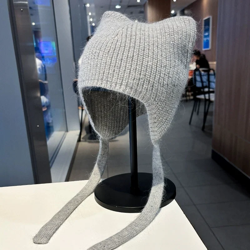 

Новая коллекция осень-зима 2026: Модная вязаная шапка-бини с помпоном для женщин, повседневная полосатая шапка с ушками, утолщенная вязаная шапка-бини