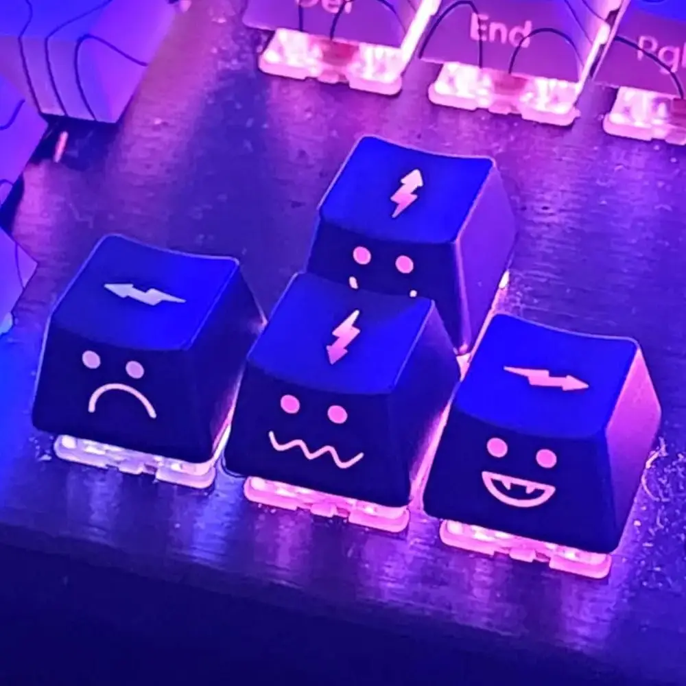 Niedliches Emo-Tastenkappen-Set mit Hintergrundbeleuchtung, WASD Pfeilrichtungstasten, schwarze Broadside-Beleuchtungstastenkappe für mechanische Tastatur für MX Switch