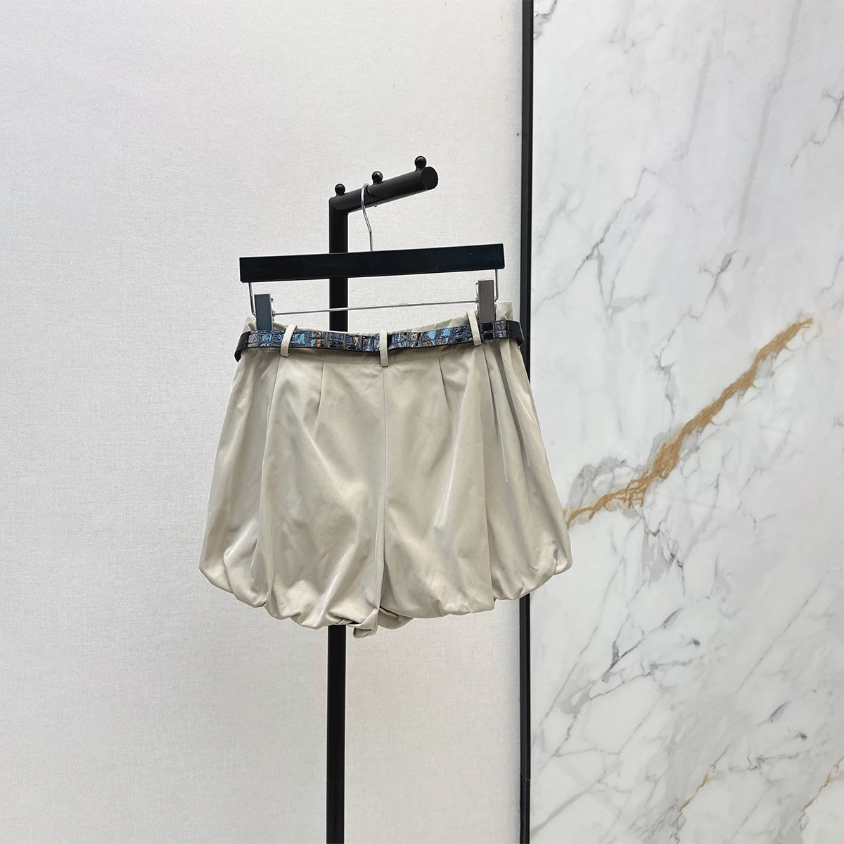 2026 high-quality women's retro pleated wide leg flower bud shorts with decorative straps--hb729