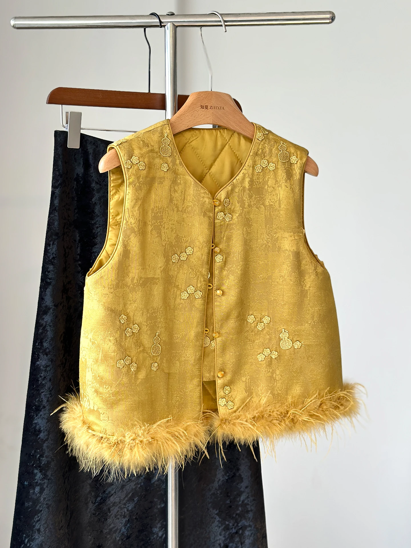 Yellow Age-Reducing New Chinese Vest Autumn and Winter Quilted Thickened Outer Wear Daily Young White Western Style