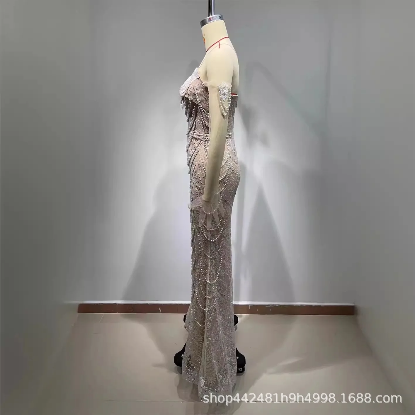 ชุดสตรีสีขาว SHEER ถุงมือหรูหรา Pearl Rhinestone ชุดราตรี Haute Couture งานแต่งงานชุดราตรีชุดราตรี