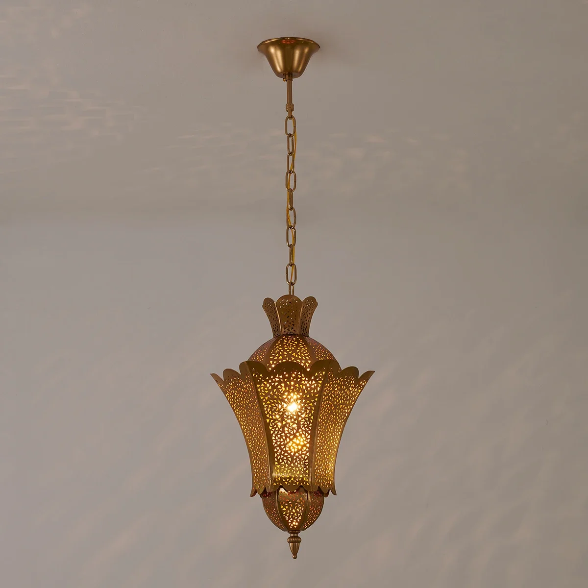 Vintage Retro Classical Moroccan Pendant Lights Gold Lustre Hollow Carved Hanging Lamp Restaurant Hotel Homestay Villa image 4
