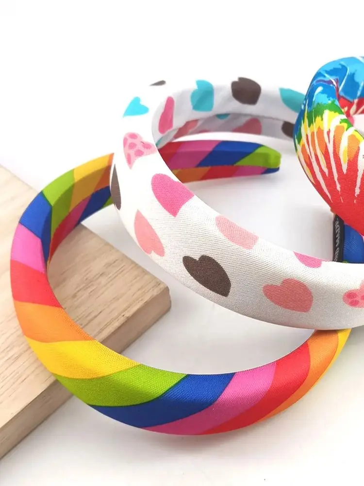 Bandeau à motif arc-en-ciel pour femmes, Festival du nouvel an, couleur vive, couvre-chef rayé arc-en-ciel, accessoires pour cheveux, cœur d'amour, nouvelle collection 2025