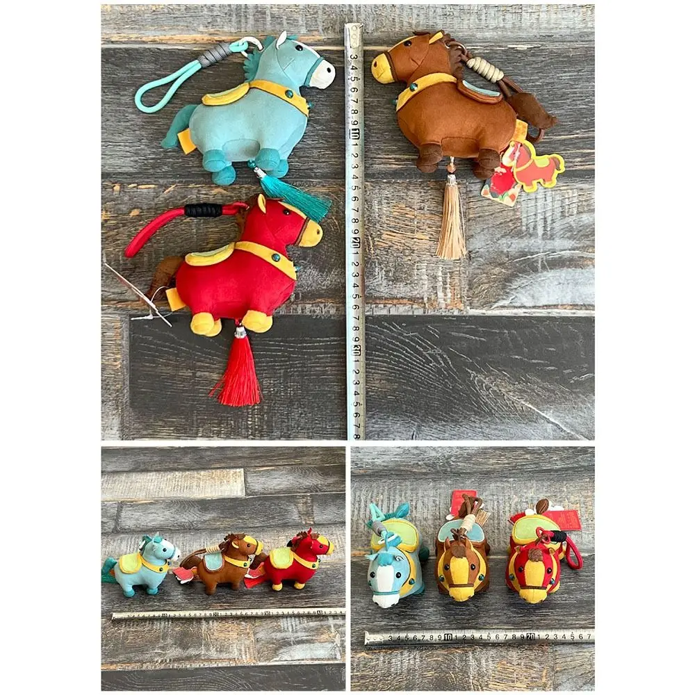 漫画新年マスコット馬刺繍馬年マスコット14cmバックパック吊り下げ飾り新年飾り