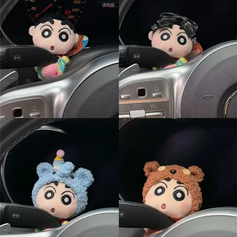 

Kawaii Crayon Shin-Chan Периферийные устройства Автомобильный мультяшный автомобильный центральный экран управления Плюшевая декоративная кукла Креативная плюшевая кукла