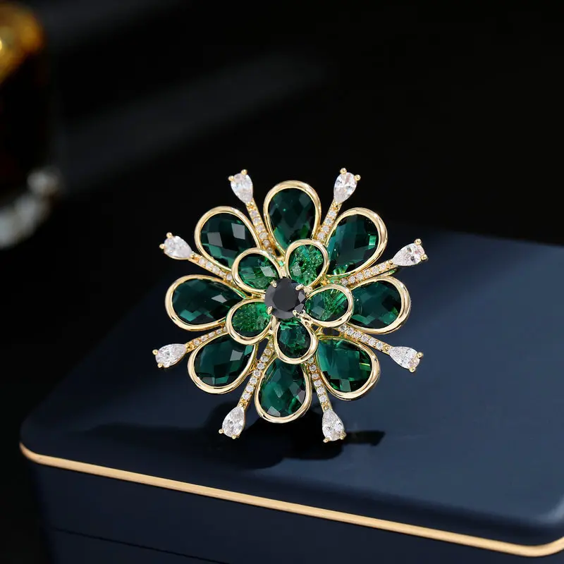 New High-end Anti-exposure Crystal Flower Brooches for Woman Delicatr Scarf Buckle Inlaid Zircon Floral Broochpins Ornament