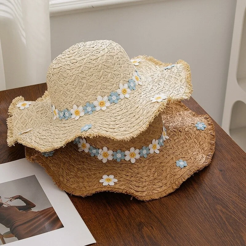 Small Daisy Embellishments + Wavy Brim Straw Hat, Foldable Wide-Brimmed Sun Protection Summer Hat, Perfect for the Beach, Vacation, or Everyday Outings, Instantly Transforms into a Gentle Beauty in Photos