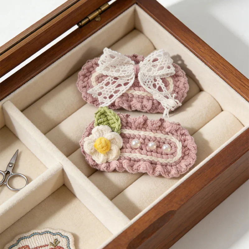 

Customizable Color Hand-Crocheted Gentle Style Hair Clip Small Gift Soft And Stylish Hair Accessory