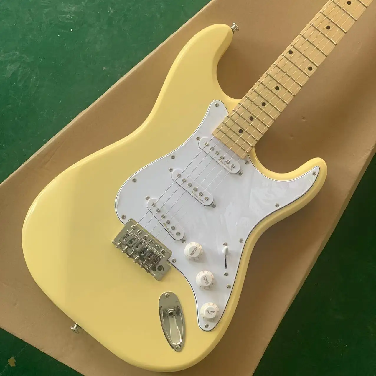 Vintage Yellow Cream Yngwie Malmsteen Scalloped Maple Fretboard ST, 6 Strings Electric Guitar, Factory  electric guitar guitarra