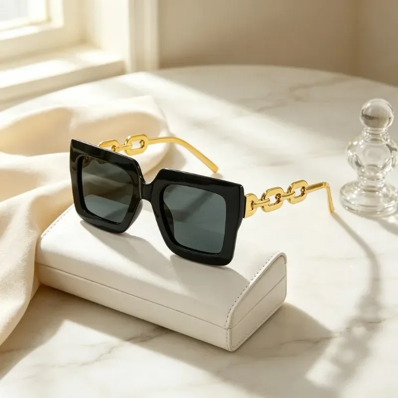 Thick-Frame Chain-Detail Sunglasses Set — product information 2