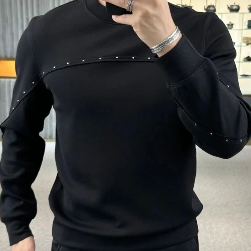 Autumn Winter Rivet Long-sleeved Sweatshirt Fashionable O-neck Loose Casual High Street Hoodies Men Tops Male Clothes