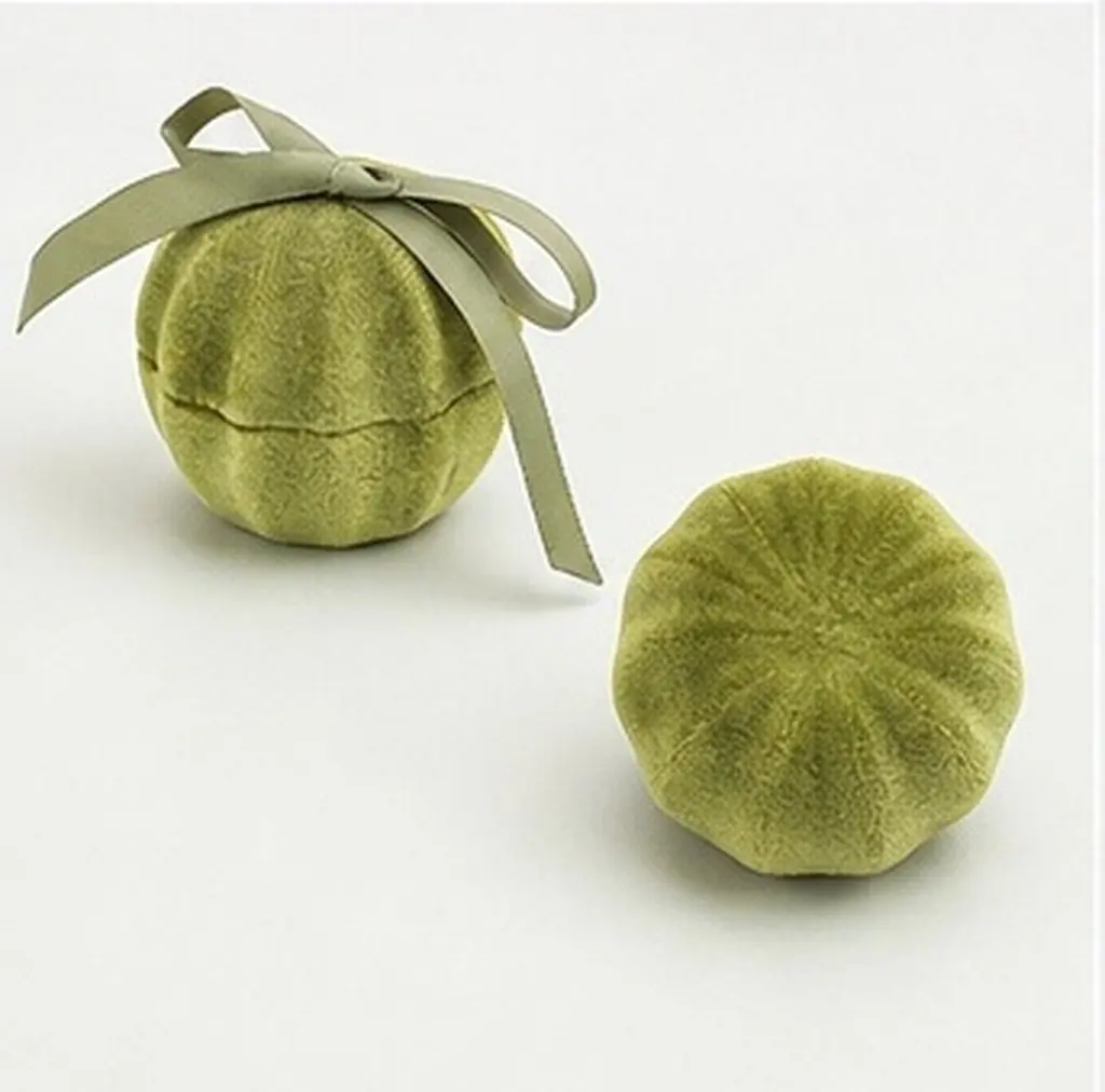 Pumpkin Shape Jewelry Box Soft Sponge Interior Ring Holder Showcase for Engagement Rings Wedding Bands Birthday Anniversary