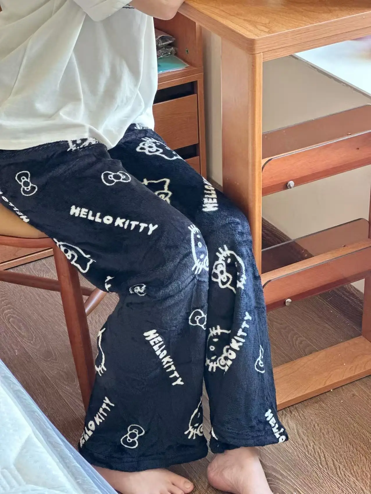 سراويل نوم هالو كيتي من الفلانيل للنساء للخريف والشتاء، سراويل جرافيتي منزلية دافئة غير رسمية يمكن ارتداؤها في الخارج