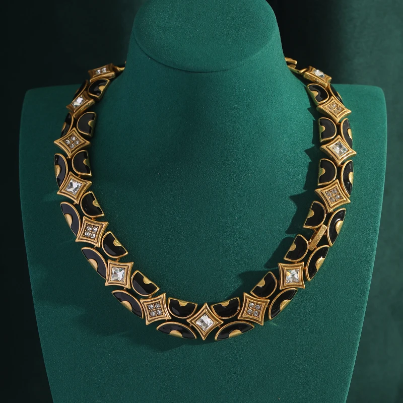 

Vintage Snake Chokers Necklaces For Women Square Gold Color Personality Enamel Black Zircon Neck Chain Jewelry Collar 2025