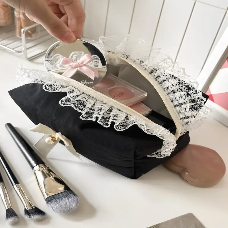 Schwarze Spitzen-Schleifen-Kosmetiktasche mit großer Kapazität, Reise-Kosmetik-Organizer, niedliche koreanische tragbare Tasche für Frauen – Detail 3