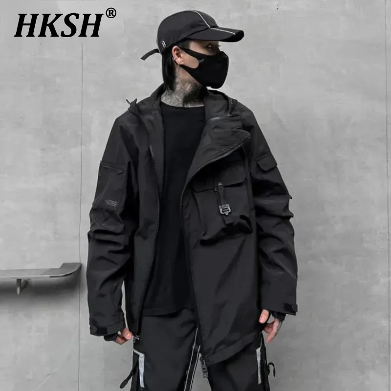 HKSH Autumn Male Jacket Dark Style Hooded Zippers Patchwork Pulti-pocket Drawstring Men\'s Tide Coats Solid Color 2024 New HK2318