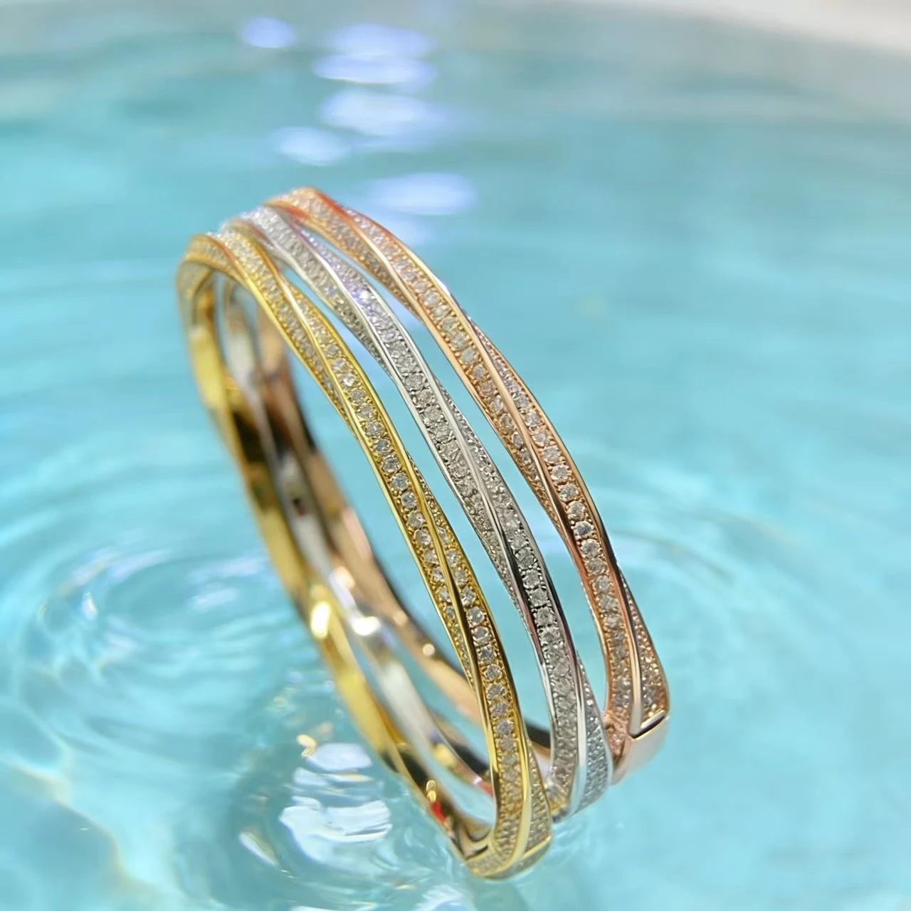 

High Quality Inlay Luxury Diamond Silvery Twisted Spiral Women's Bracelet Classic Moissanite Enchanting And Dazzling Party Gift