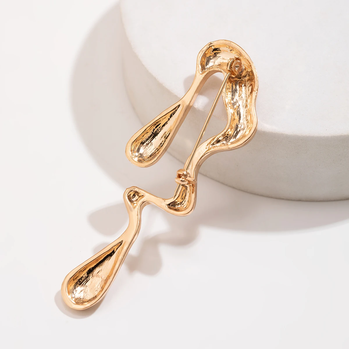 IngeSight.Z Punk Asymmetric Metal Water Drop Brooch Vintage Aesthetic Gold Color Brooch Women\'s Wedding Bridal Jewelry