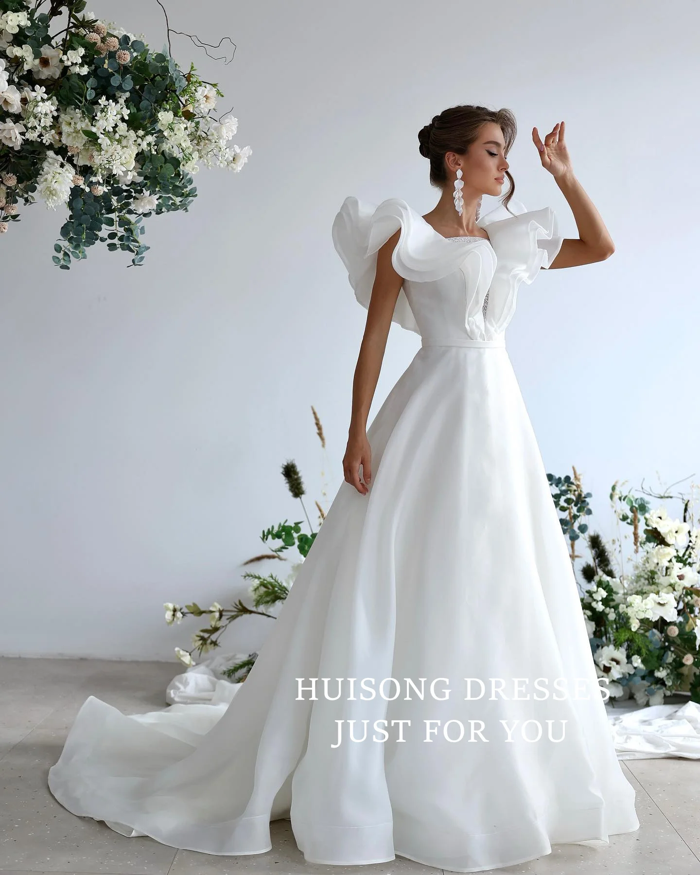 

HUISONG Customized Organza Wedding Dresses Sleeveless Bride Dress A-Line Modest Long Wedding Gown