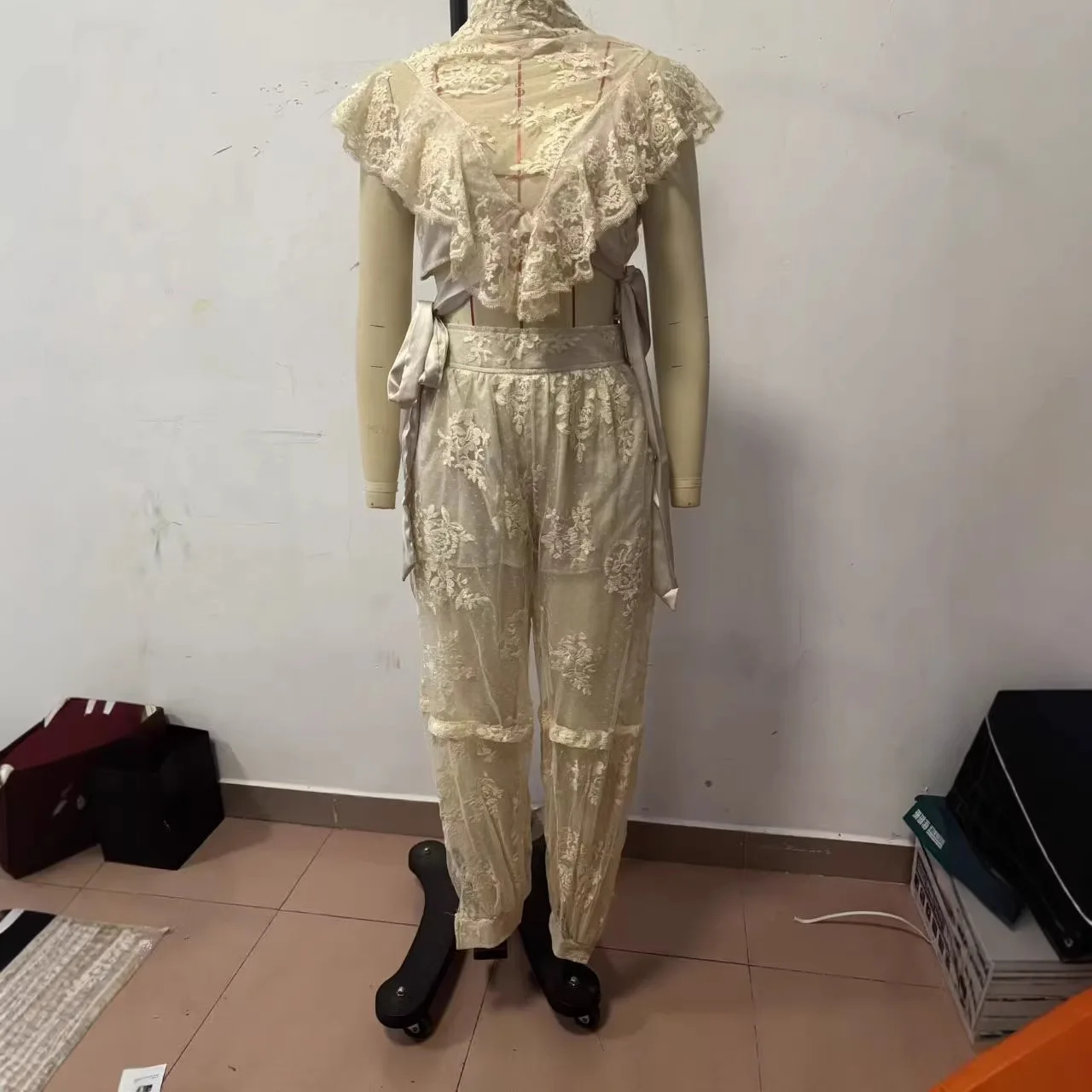 

Trendy Design Sense Pants Set Women See Through Lace Patchwork Leace-up Sleeveless Irregular Cropped Top Trousers Two Piece Sets