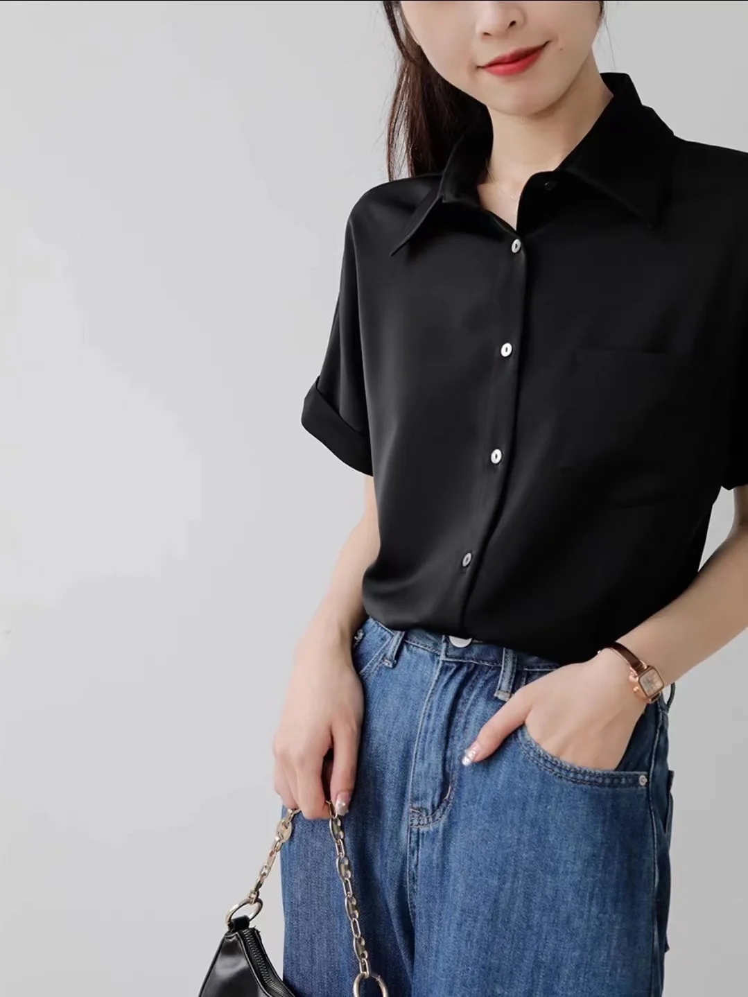 Camisas informales de satén para mujer, blusas lisas holgadas de manga corta, ropa coreana, Top con bolsillos y cuello tipo Polo, verano 2024