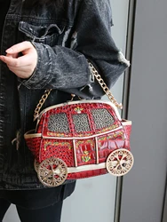 女性のためのチェーンで刺繍された車のハンドバッグ,クロコダイルパターンのクリップ,スプライス,ユニークなデザイン,クリエイティブ,新しいコレクション