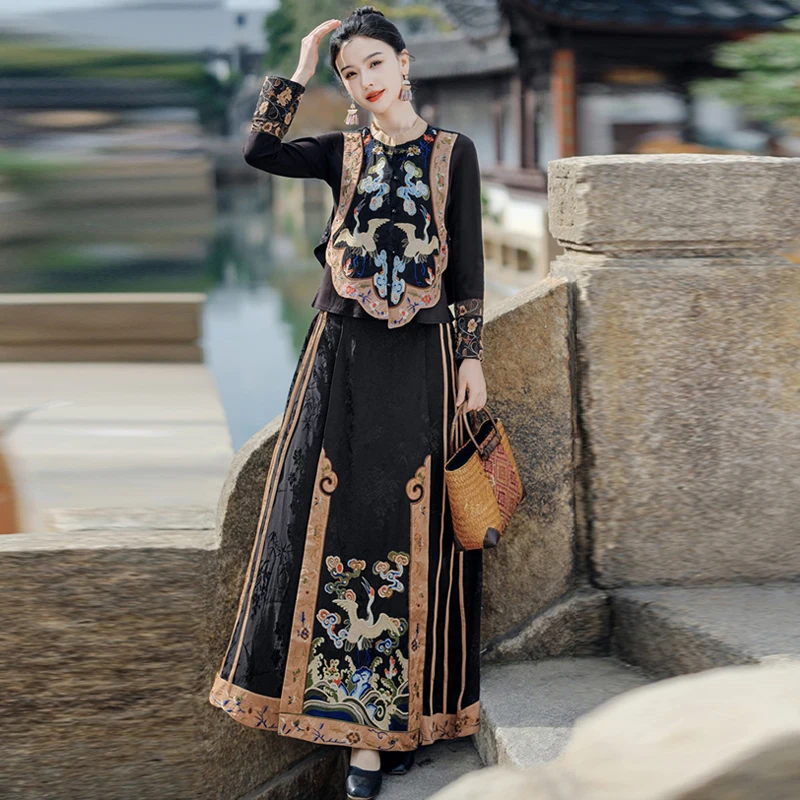 Elegant Ethnic Style Reformed Tailed Skirt High Waist Silk Satin A-Line Skirt for Women Commute Floral Embroidery