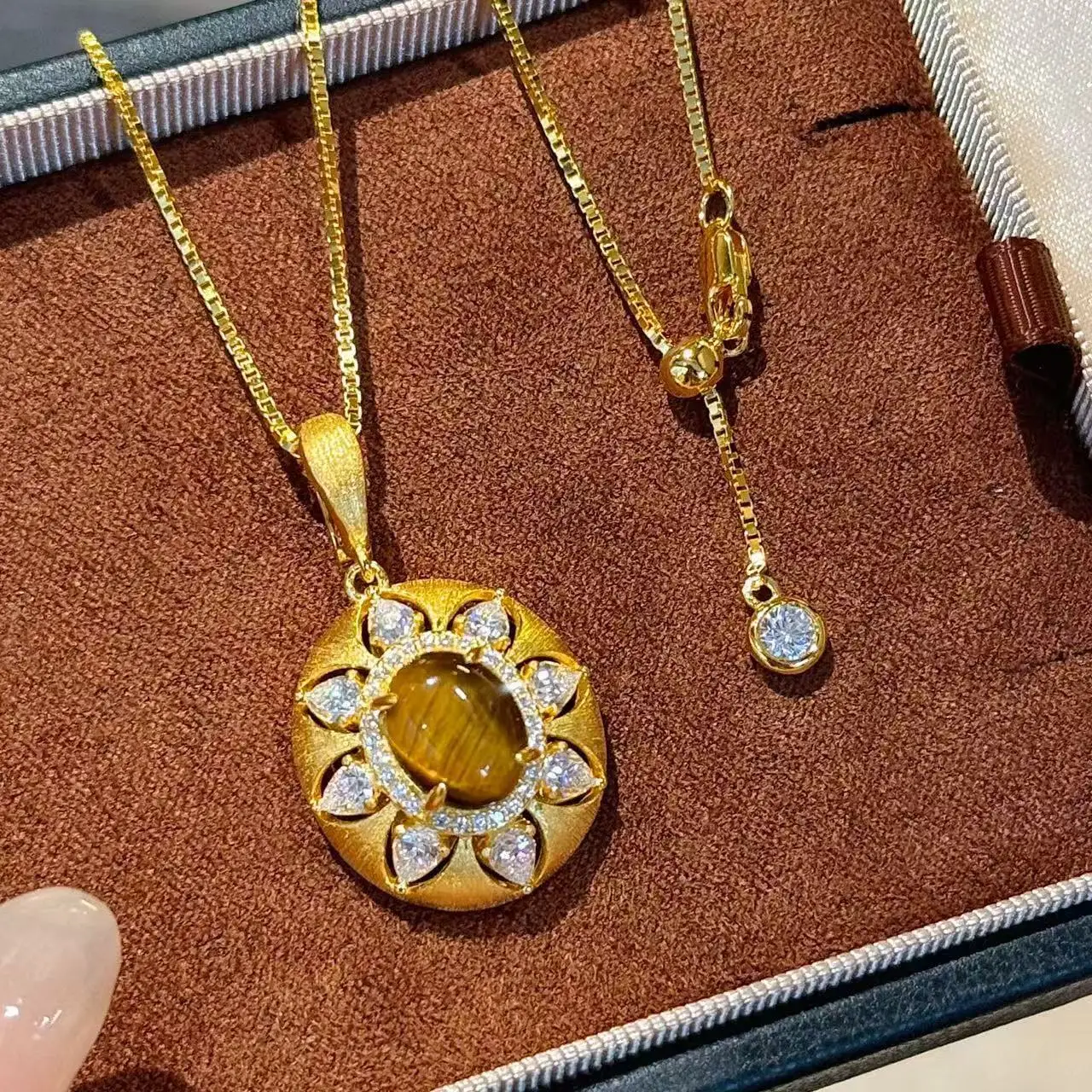 

100% 925 Sterling Silver Pave AAA Zircconia Frosted Oval Stone Pendant Necklaces For Women Fine Jewelry