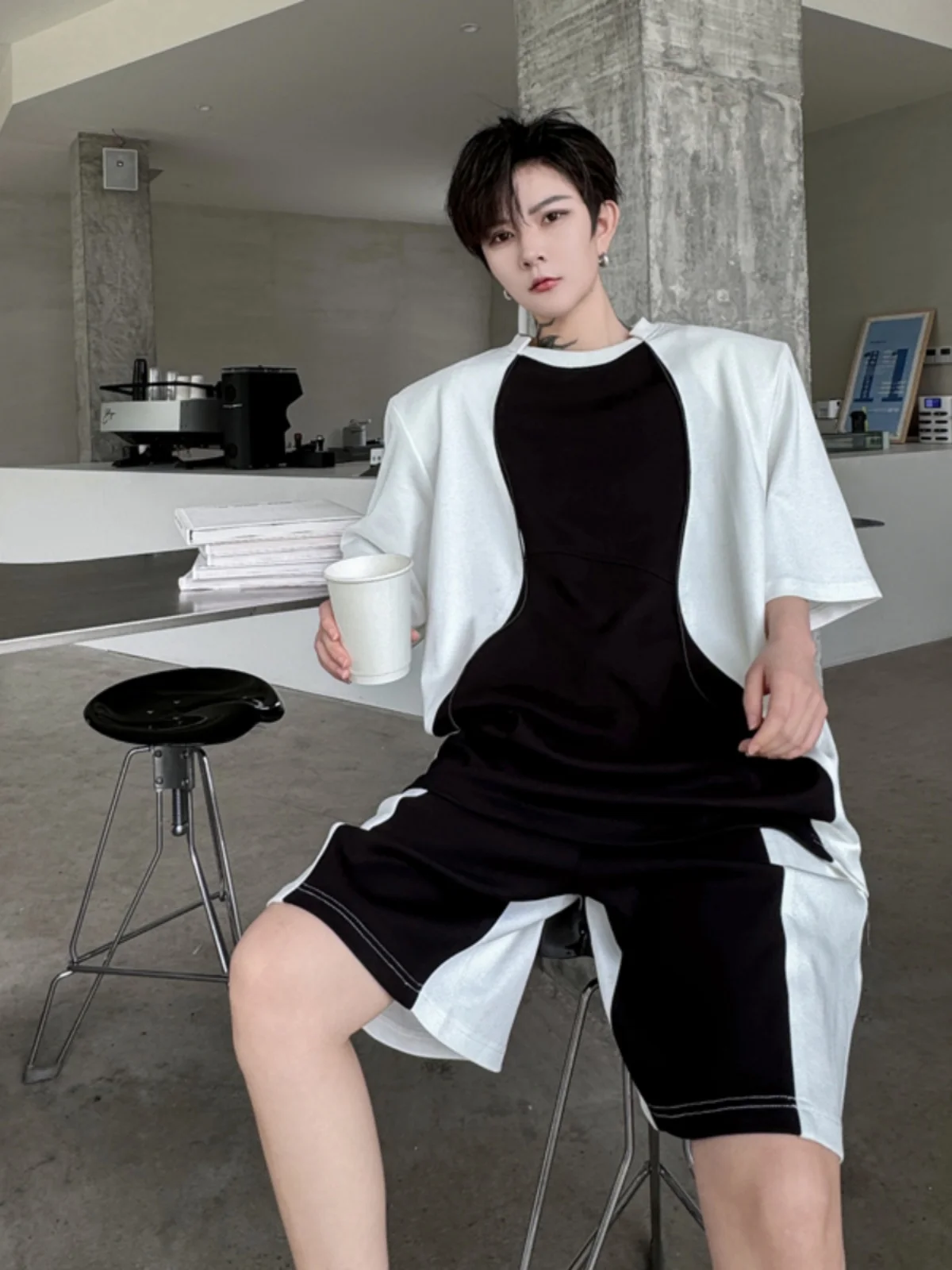 

ular High-End Bla White Splice Sports ort Sve Set Men's T-irt orts Color Colion Trendy Casual Sportswear