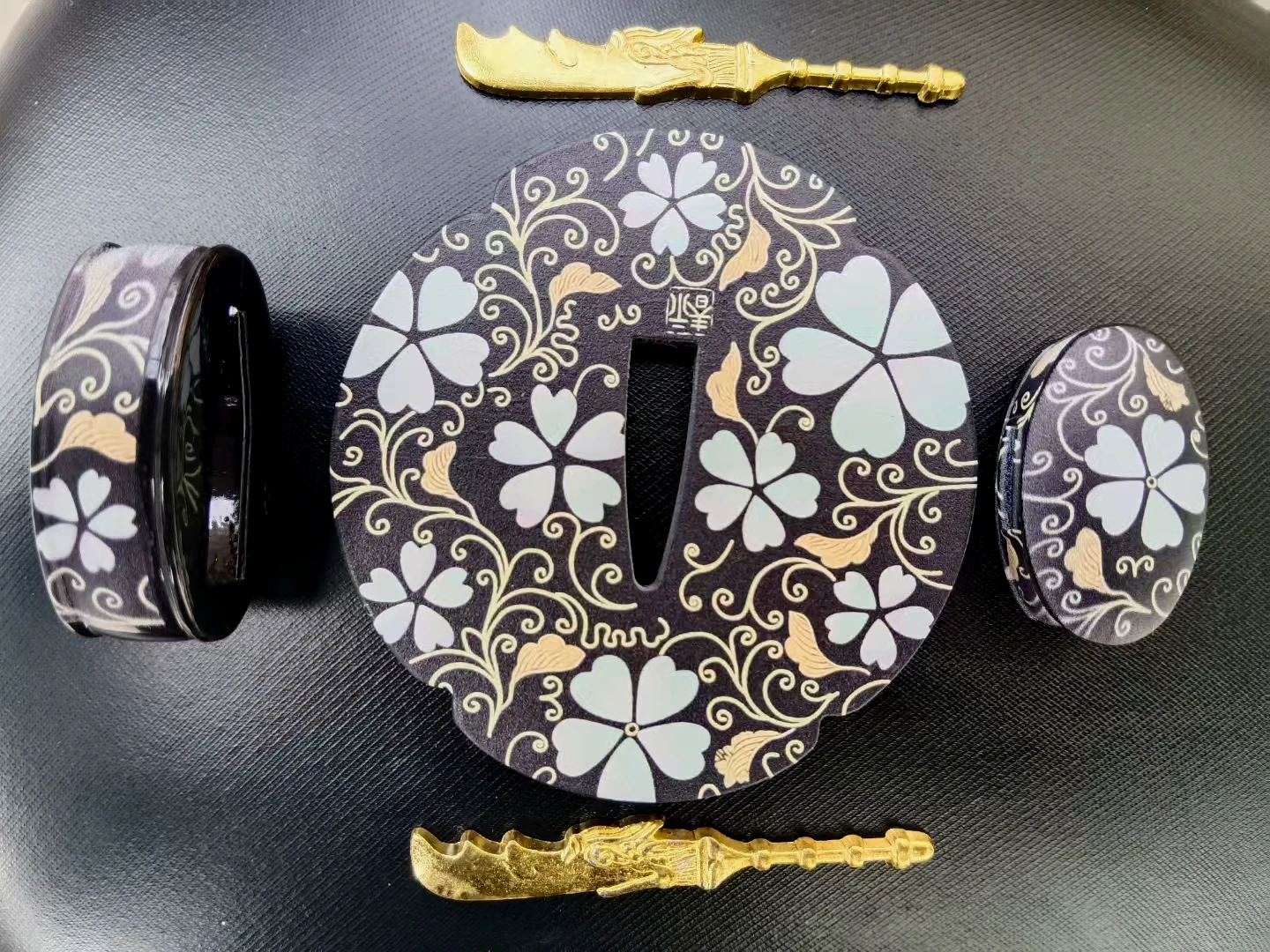 Cinco Uds. Para decorar el hogar, pieza de espada de hierro, protector de hoja Tsuba, trabajo hecho a mano, dibujado para Katana japonesa con borde de sable