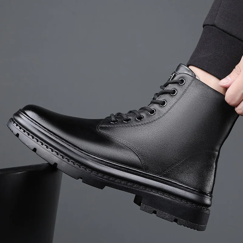 Botas de couro genuíno dos homens moda motocicleta tornozelo bota 2025 novas botas casuais de alta qualidade para homens de pelúcia botas de inverno quentes para homem
