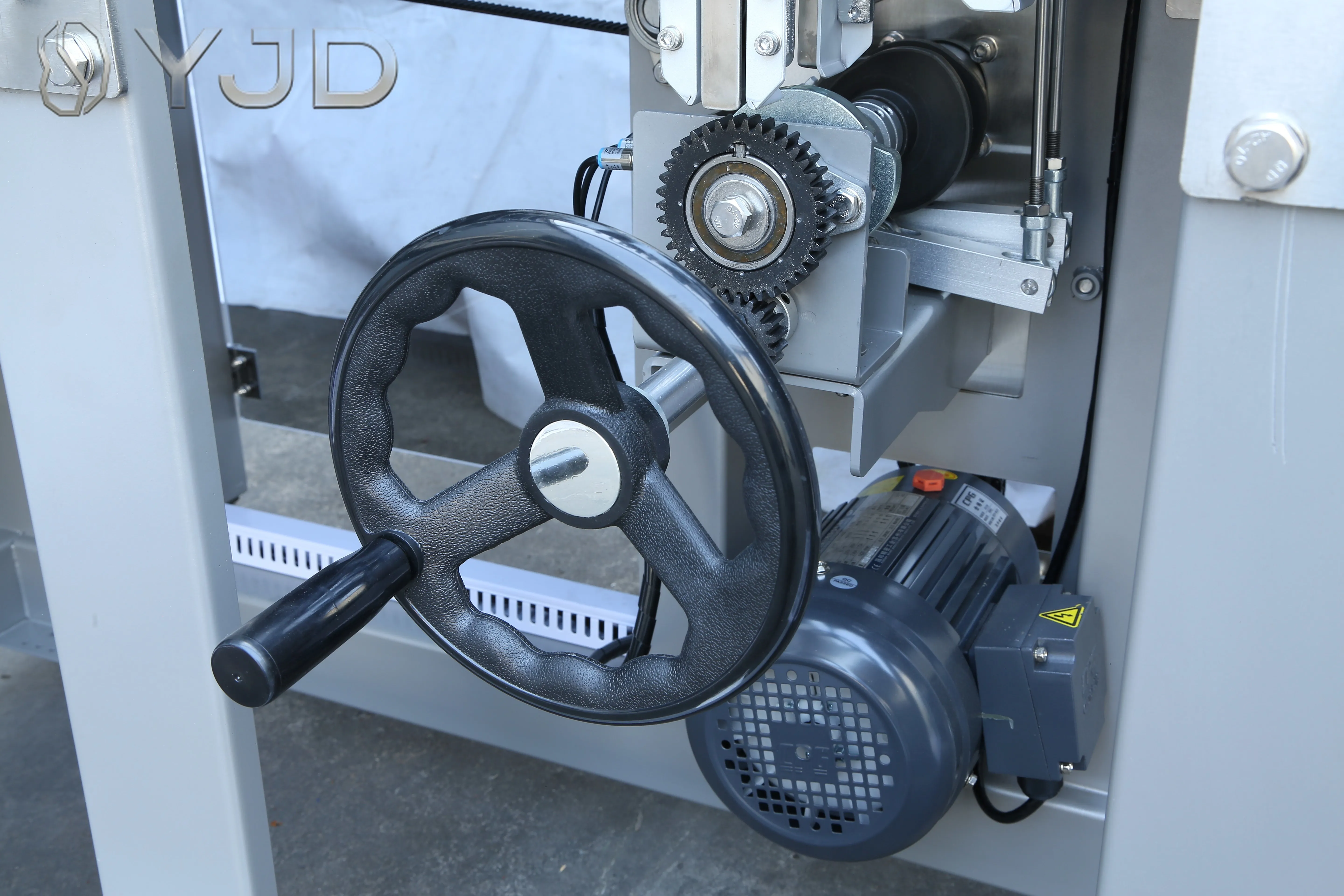 Film Wrapping Machine for Perfume Boxes and Cosm etic Boxes