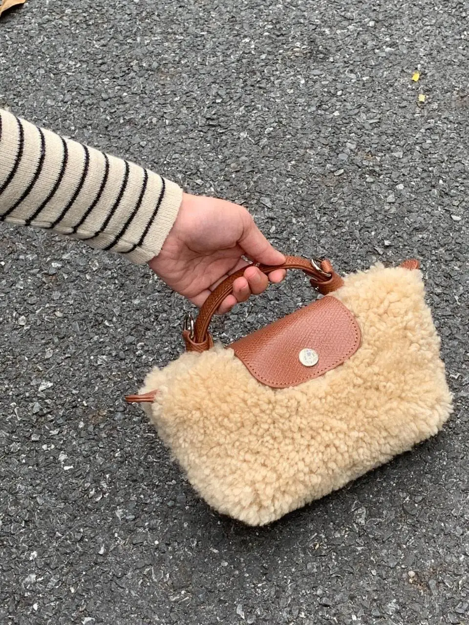 

Женская сумка через плечо из меха ягненка, новинка 202, осень-зима, универсальная высококачественная маленькая сумка через плечо с мягкой ручкой, корейский Sle