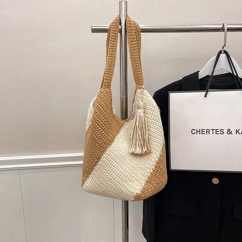 

Large Capacity Woven Bag for Women's Summer 2025 New Color Blocked Shoulder Bag, Versatile Beach Vacation Beach Bag Paquete