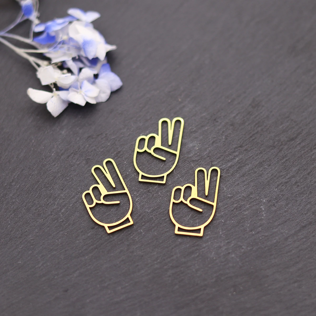 3pcs Victory Sign Charms Pendant Stainless Steel Yeah Hand Sign Pendants Lucky Symbol Necklace For DIY Jewelry Making Earrings