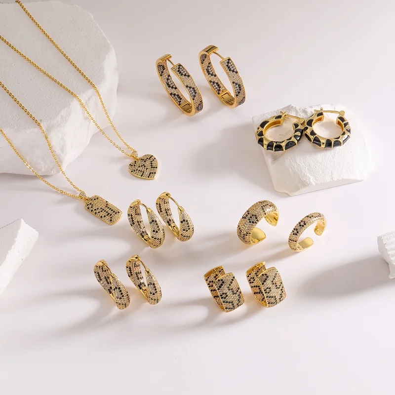 HECHENG-Conjunto de joyería geométrica para mujer, pendientes de aro con estampado de leopardo, anillos, collar, circonita cúbica blanca y negra