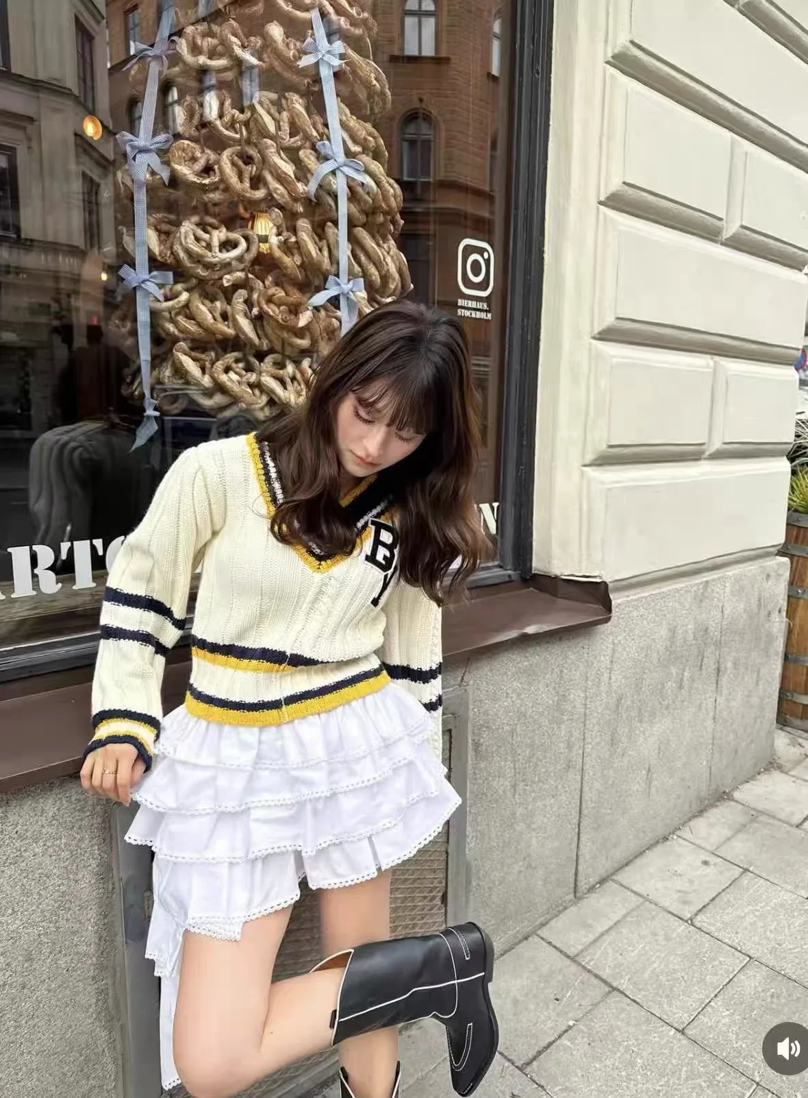 

Новый стильный вязаный свитер Bibi с вышивкой в виде букв, V-образным вырезом, свободного кроя, стройнящий, теплый, с длинными рукавами, в полоску