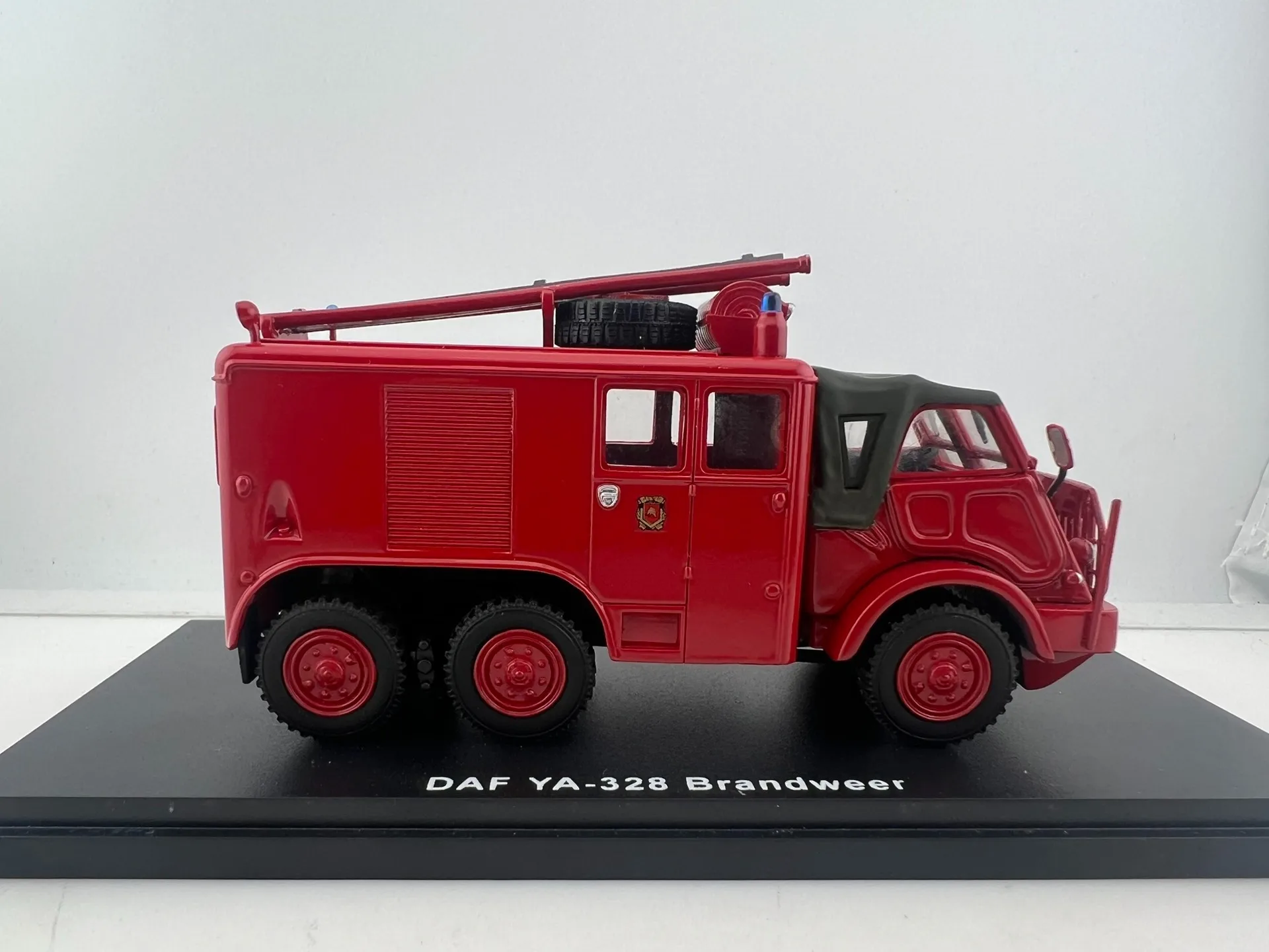 Diecast Golden Oldies Escala 1/50 DAF YA-328 Modelo de carro de resina de motor de bombeiros Brinquedo colecionável presente Lembrança Ornamento de exibição