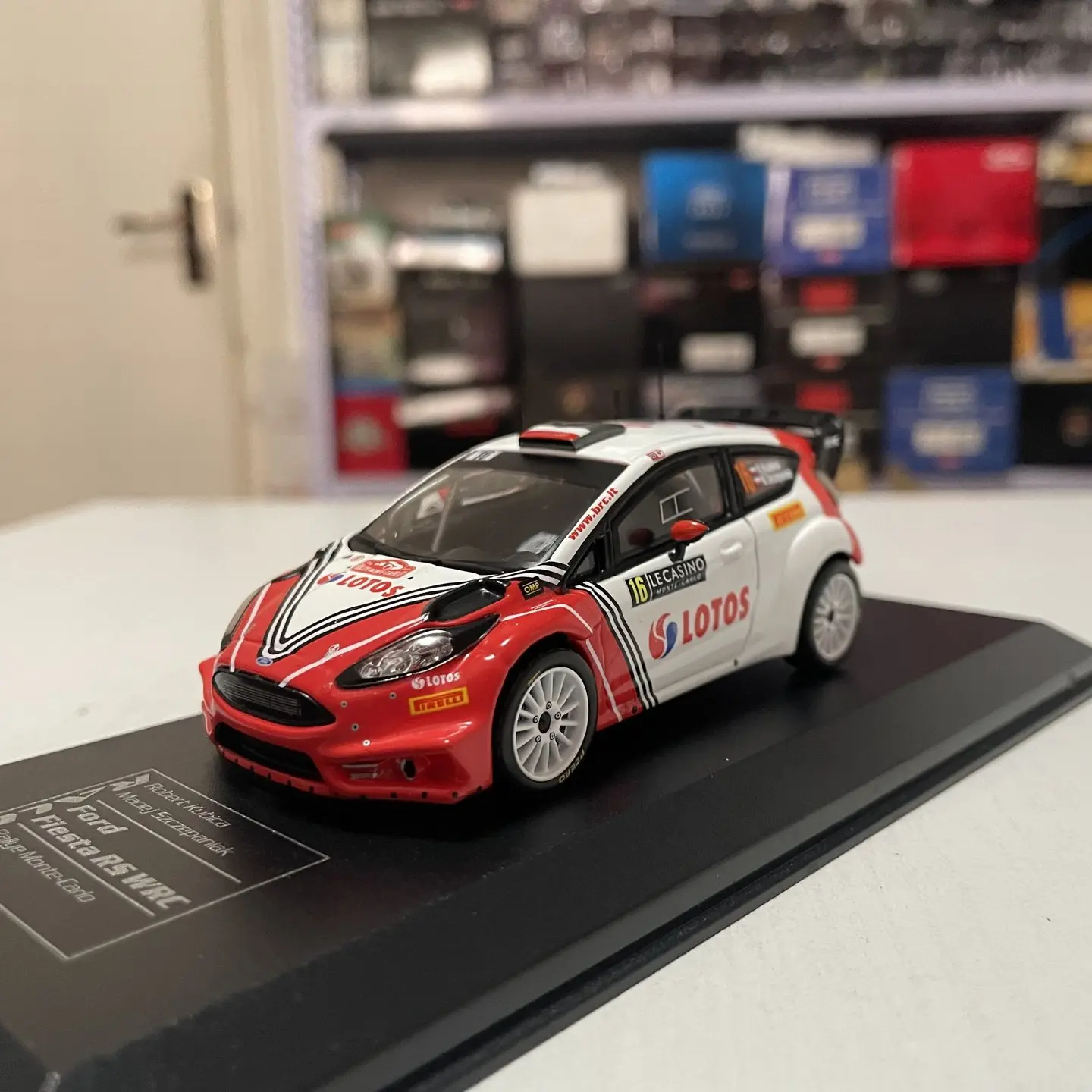IXO - Modelo a Escala 1:43 de Aleación Fundida a Presión # 16 Fiesta RS WRC 2016, Coches de Carreras de Juguete, Modelo Clásico, Nostalgia, Regalo para Adultos, Souvenir, Exhibición Estática