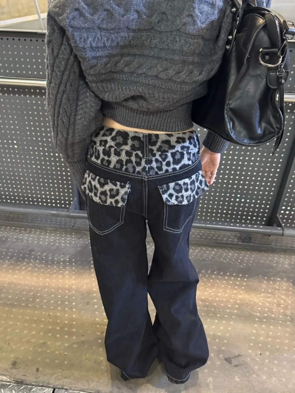 

Новые джинсы 2026 года с леопардовым принтом и дизайном с перекрестными вставками на талии, прямые широкие брюки базового цвета