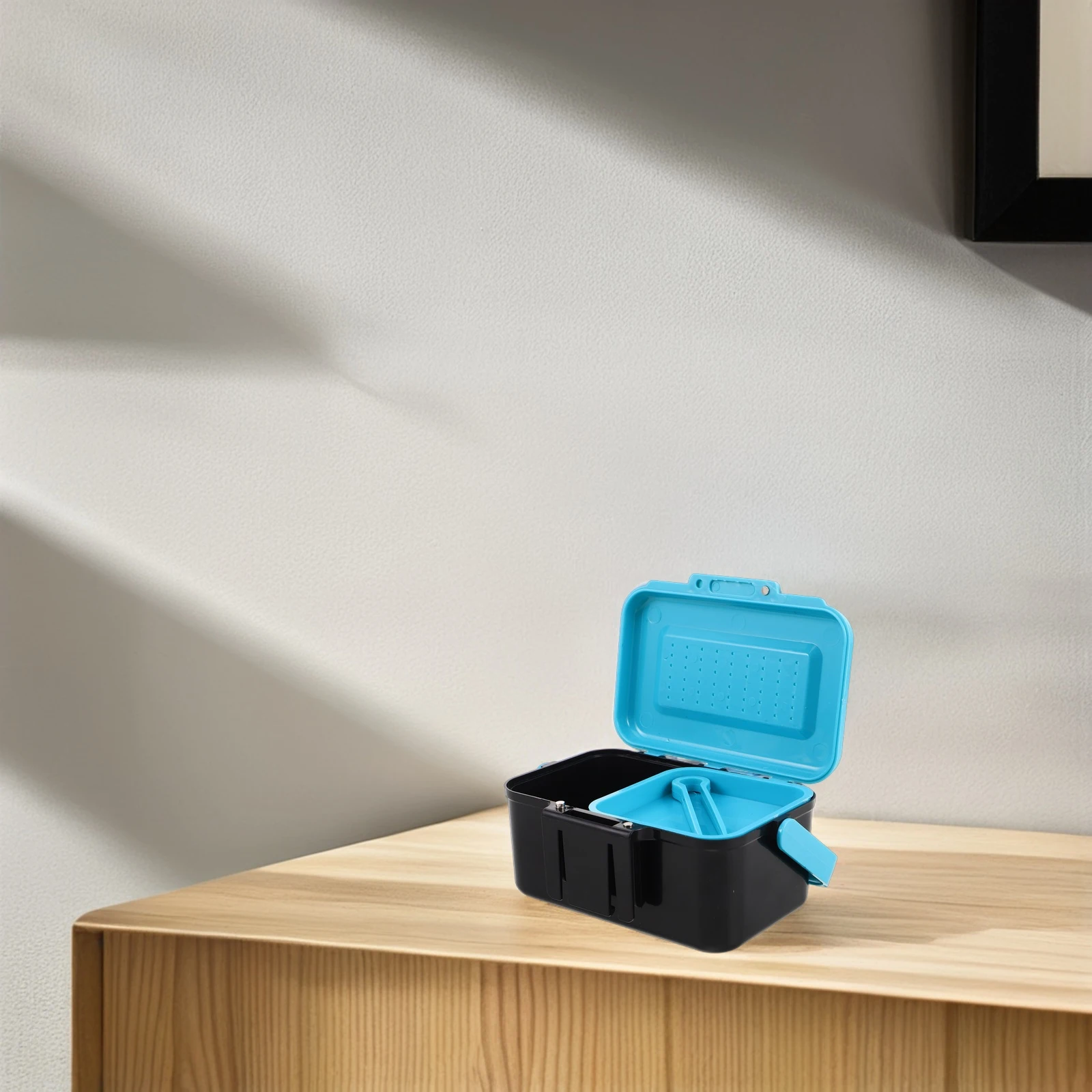 

1pc Blue Bait Box for Red Bugs Durable Sea Fishing Accessories ABS Portable Fishing Gear Storage Container Crab