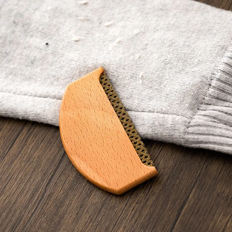 High Quality Mini Portable manual Lint remover wooden for clothes and Fabric Custom Logo Clothing management