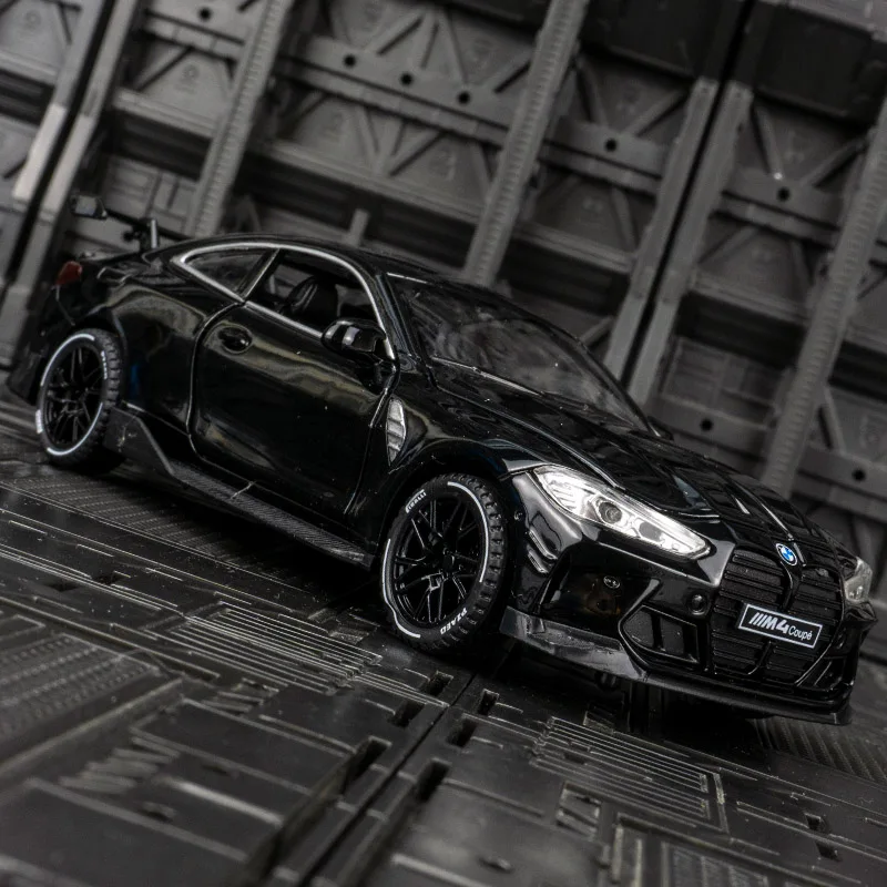 1:32 ornamento de modelo de carro em liga BMW M4, portas e capô do motor, porta-malas pode ser aberto para detalhes ricos de carros de brinquedo infantis