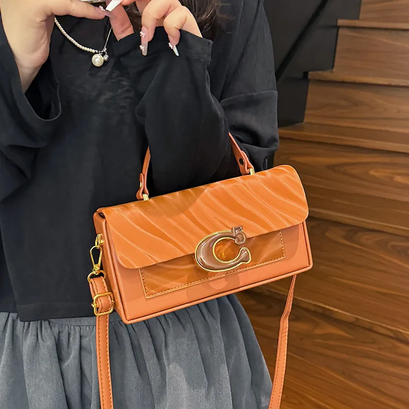 

2025 Hot Women's Box - Shaped Handbags - New Style, Trendy Elements, Versatile for Daily, Niche Sense, Shoulder/Crossbody