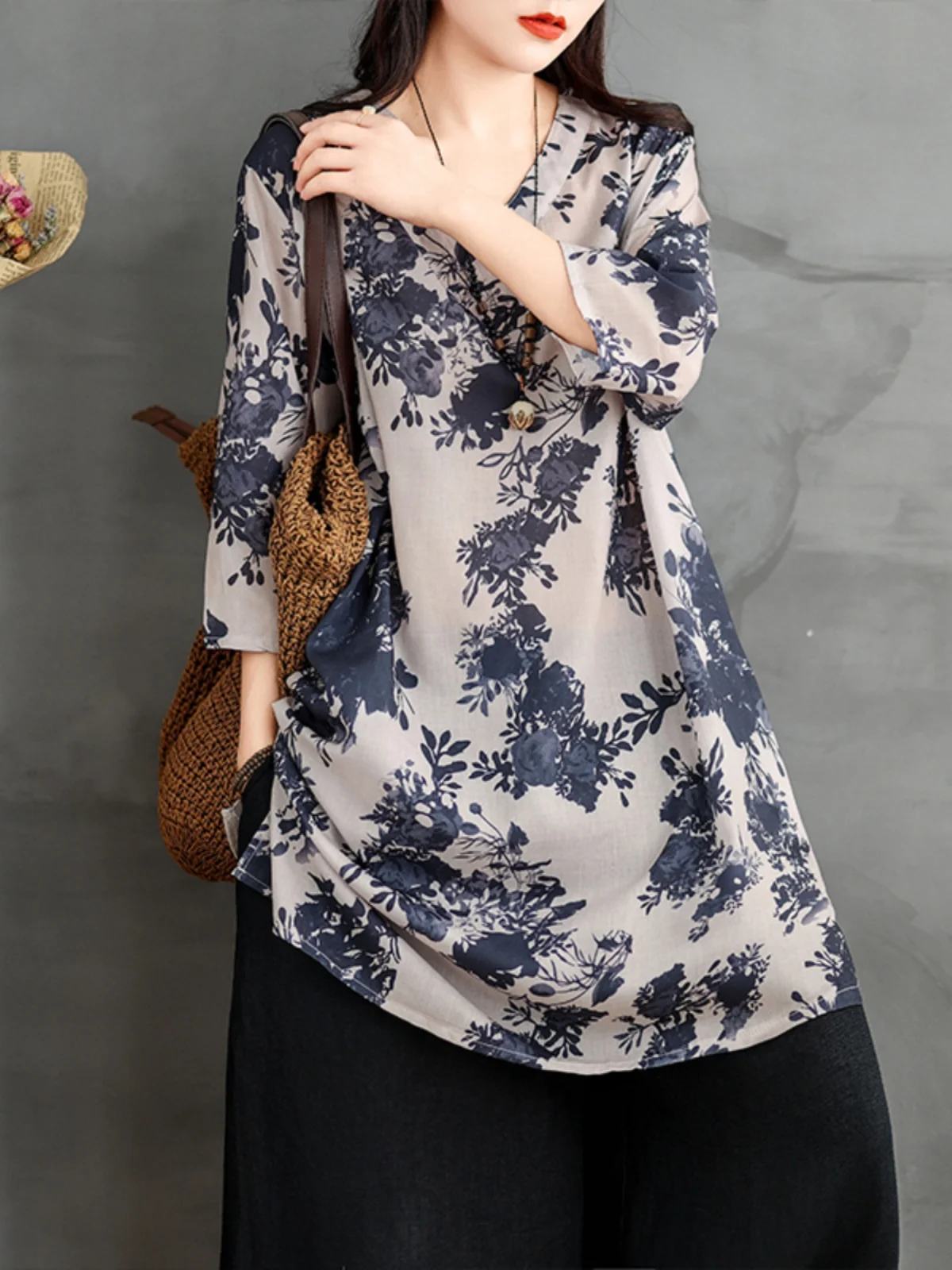 

Свободный хлопковый льняной пуловер в стиле ретро, тонкий пуловер с v-образным вырезом средней длины, летний повседневный женский топ с принтом в европейском стиле