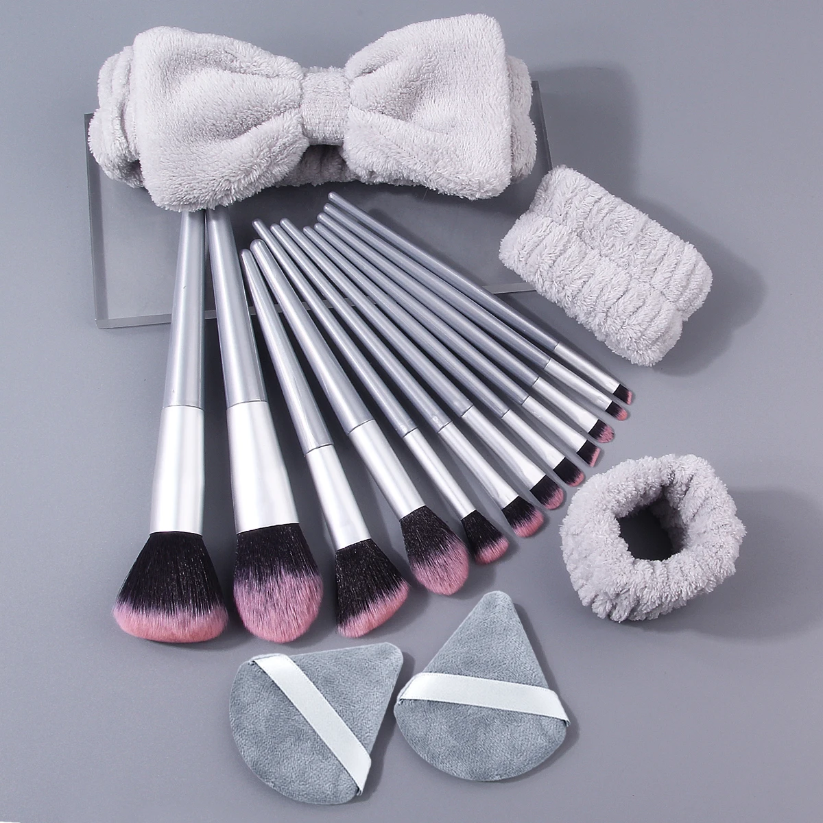 Juego de brochas de maquillaje multifuncionales, 17 Uds., banda para el pelo súper absorbente, juego de limpieza y esponja triangular suave para polvos